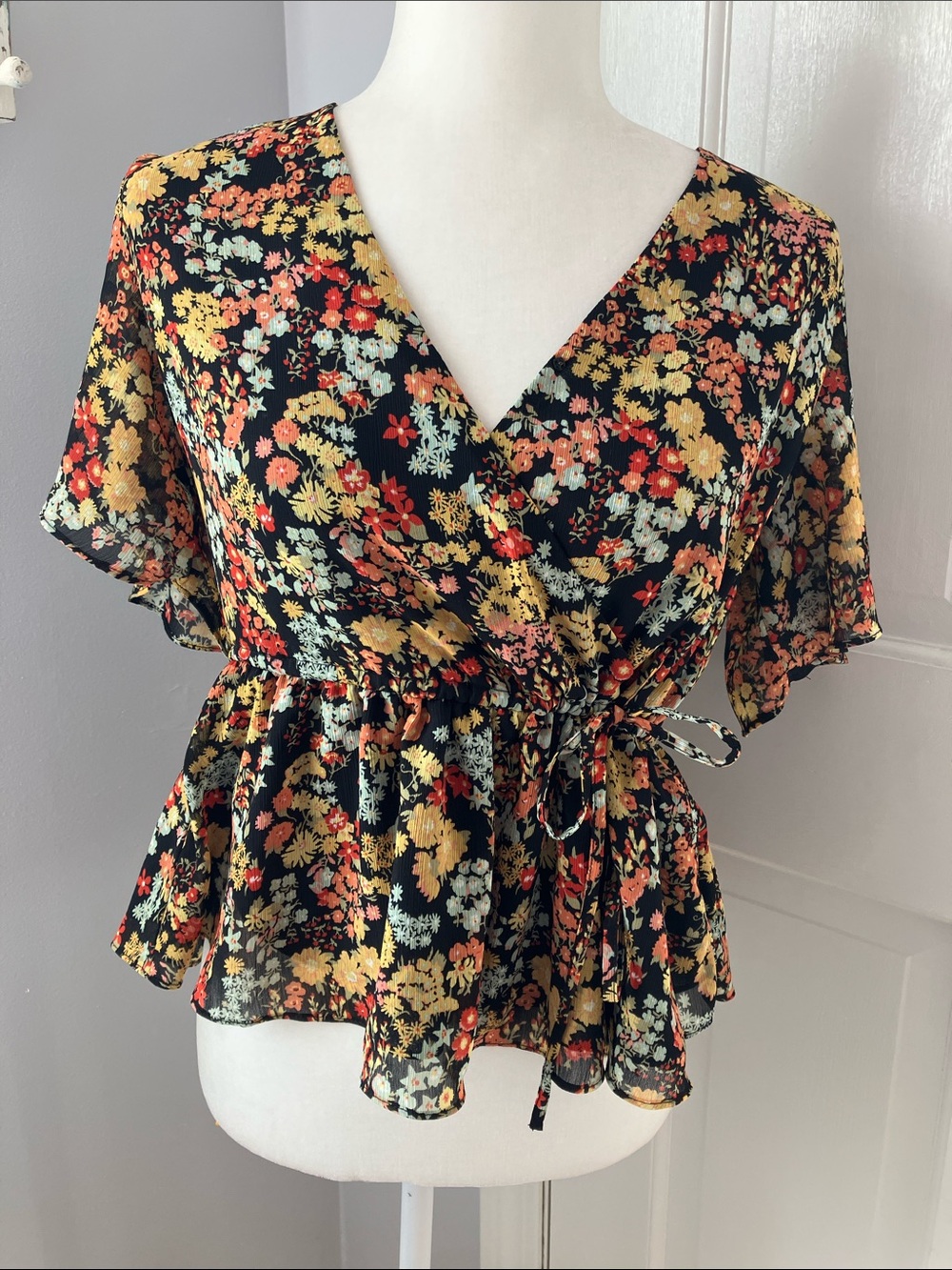 Madewell Floral Faux Wrap Top Peplum Blouse in Flower Garden print S EUC